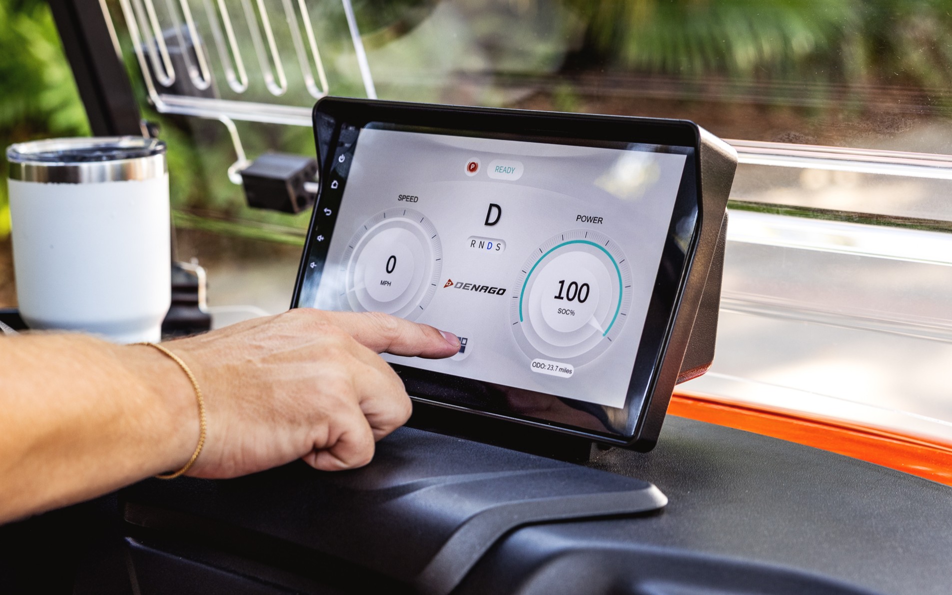 Advanced touchscreen displaying battery management system